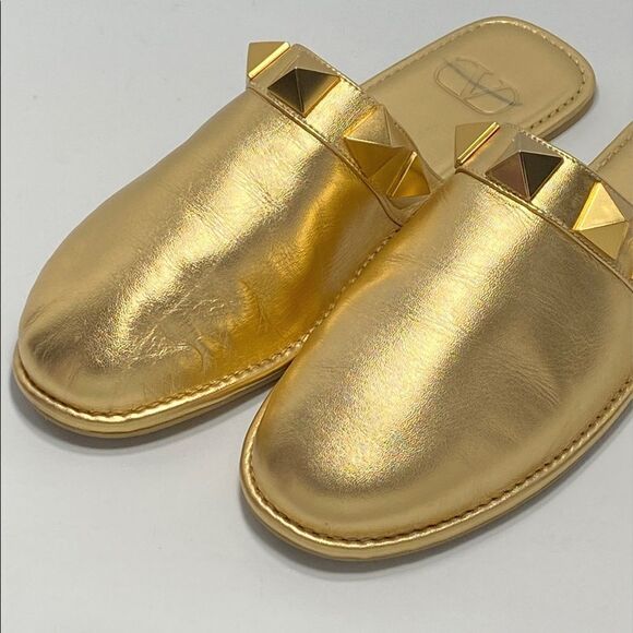 Valentino Garavani Roman Stud Metallic Leather Slippers - Picture 8 of 12
